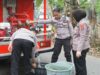 POLRES BALANGAN SALURKAN BANTUAN AIR BERSIH KEPADA WARGA DESA GUHA KECAMATAN BATUMANDI